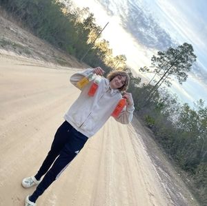 Meet your Posher, Trace